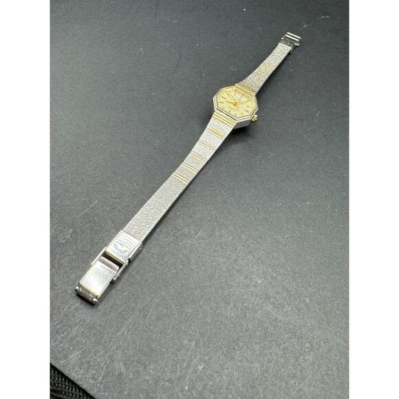 Vintage Women's Helbros Analog Quartz Watch Gold & Silver Tone Japan Mov't - Picture 4 of 6